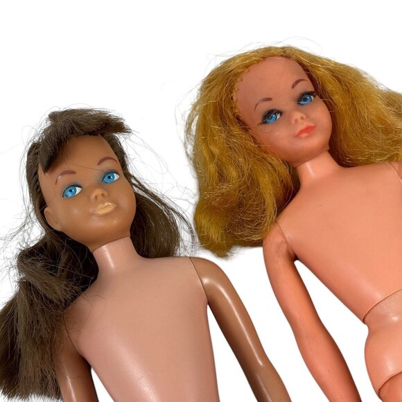 2 Vintage Skipper Dolls Barbie Dolls TNT Blonde Sausage Curls 1969 1963 Brunette - Picture 1 of 13